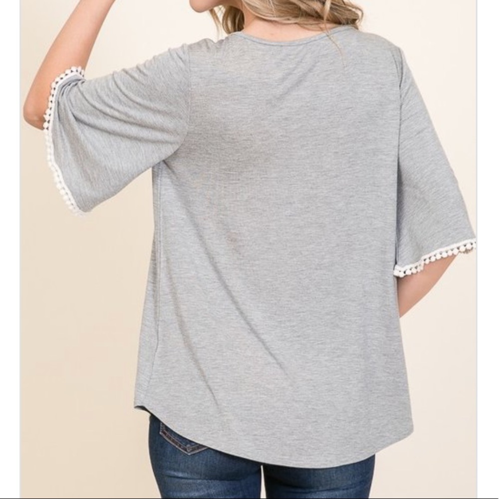 Rosalie- grey top with crochet trim - Picture 5 of 7